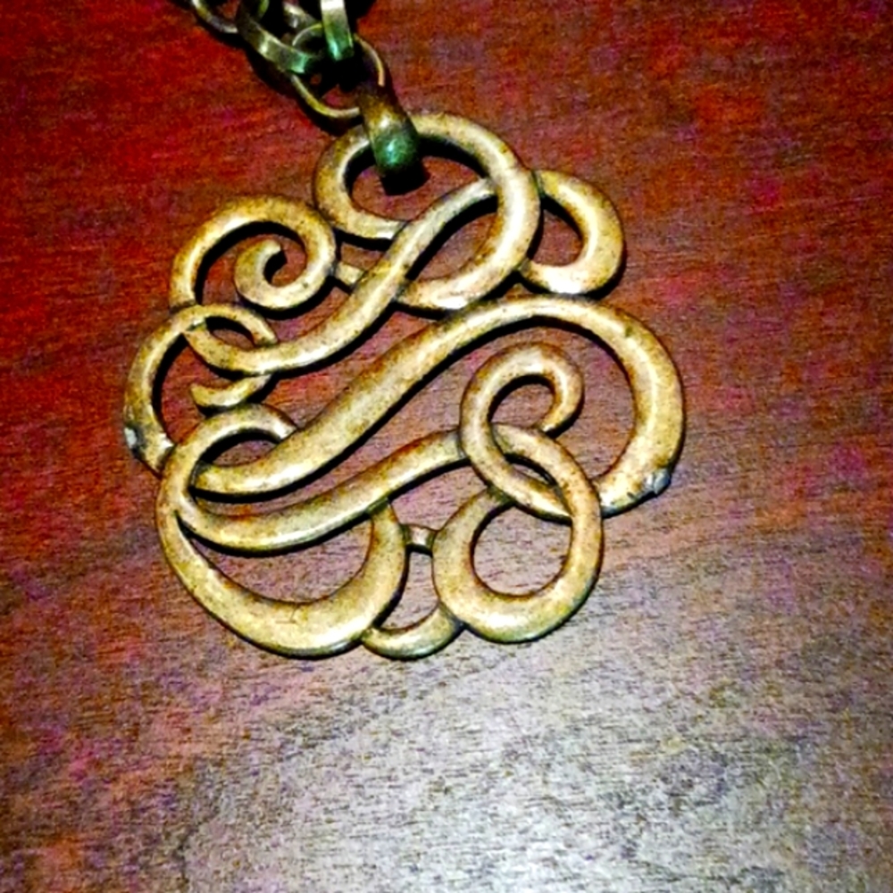Long Unique Pendant - Picture 2 of 3